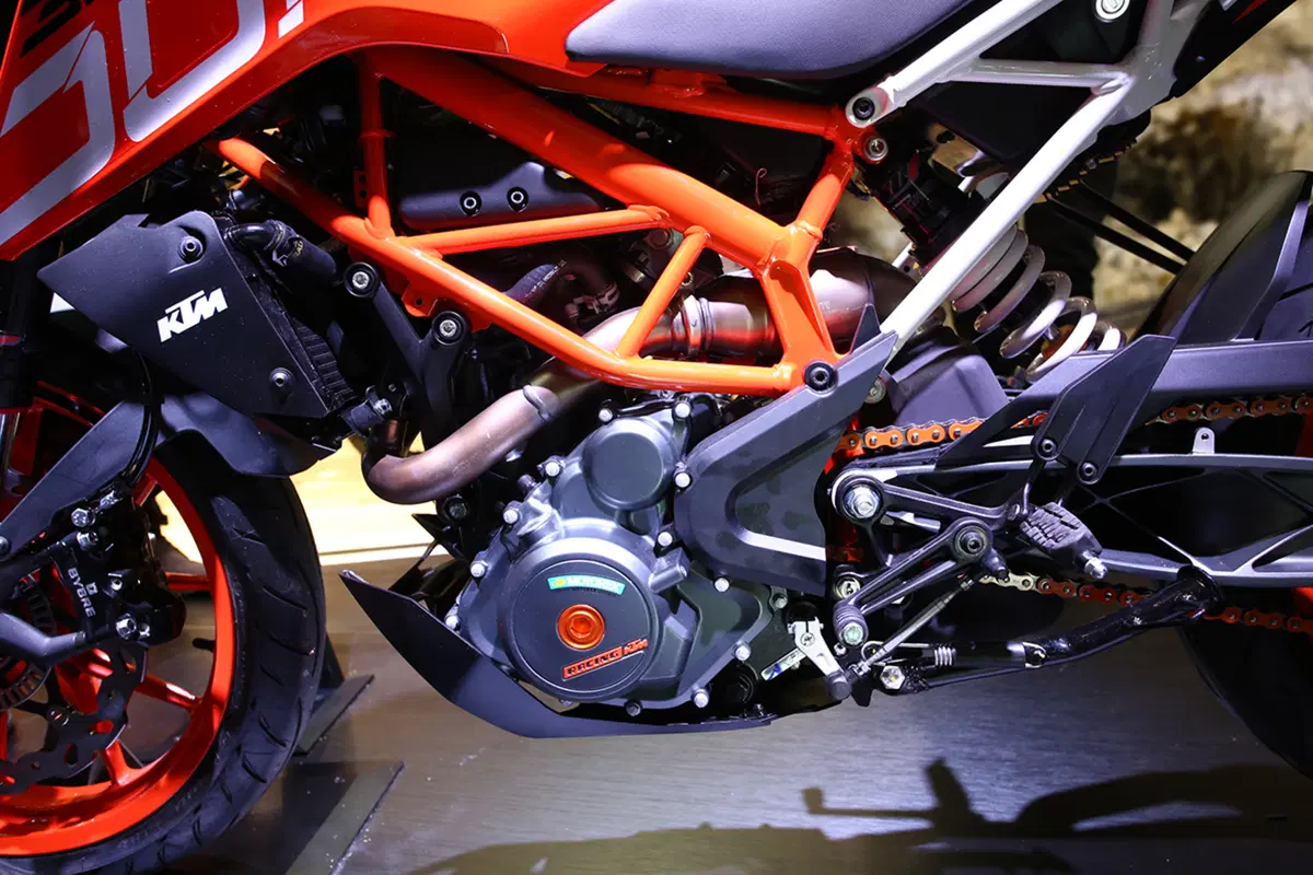 KTM Duke 390 2017 ad EICMA 2016: foto e dati (7)
