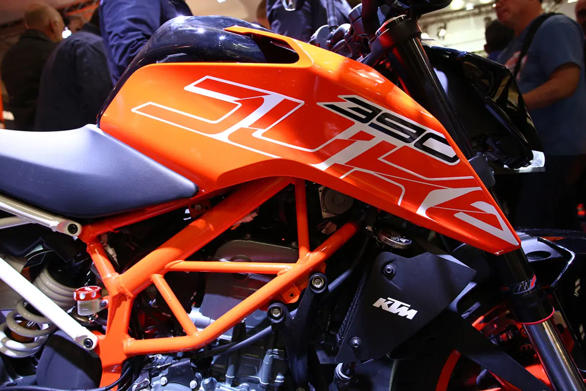 KTM Duke 390 2017 ad EICMA 2016: foto e dati (15)