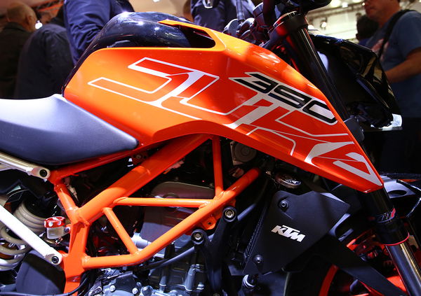 KTM Duke 390 2017 ad EICMA 2016: foto e dati