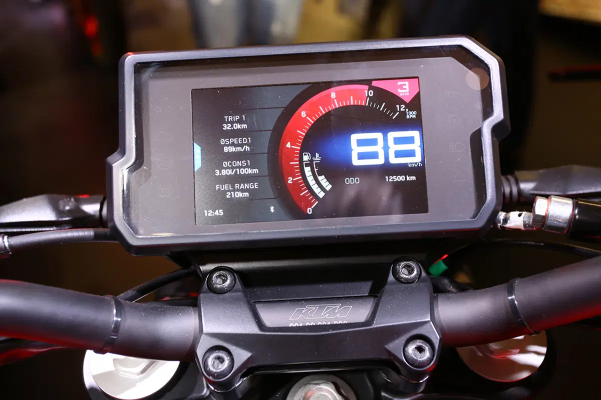 KTM Duke 125 e 250 2017: foto e dati (2)
