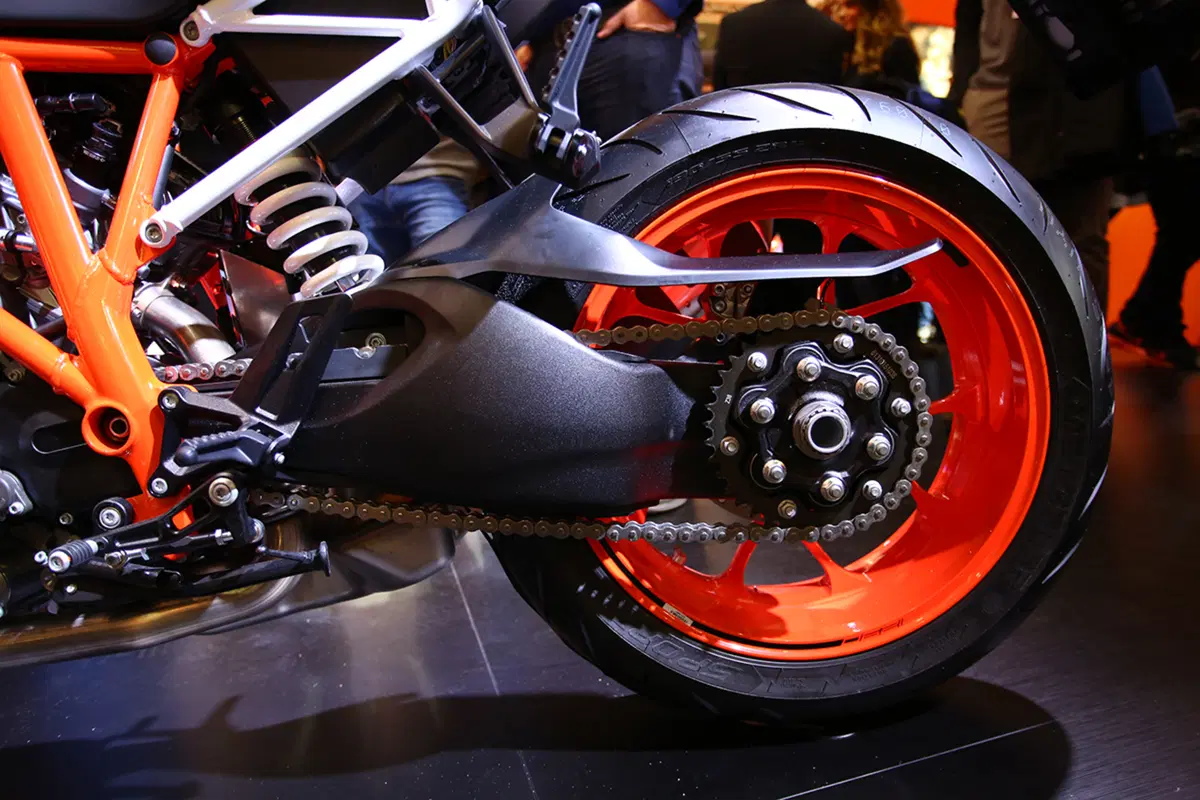 KTM Super Duke 1290 R 2017 ad EICMA 2016: foto e dati (2)