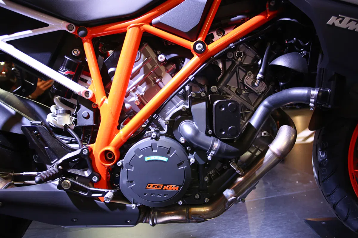KTM Super Duke 1290 R 2017 ad EICMA 2016: foto e dati (3)