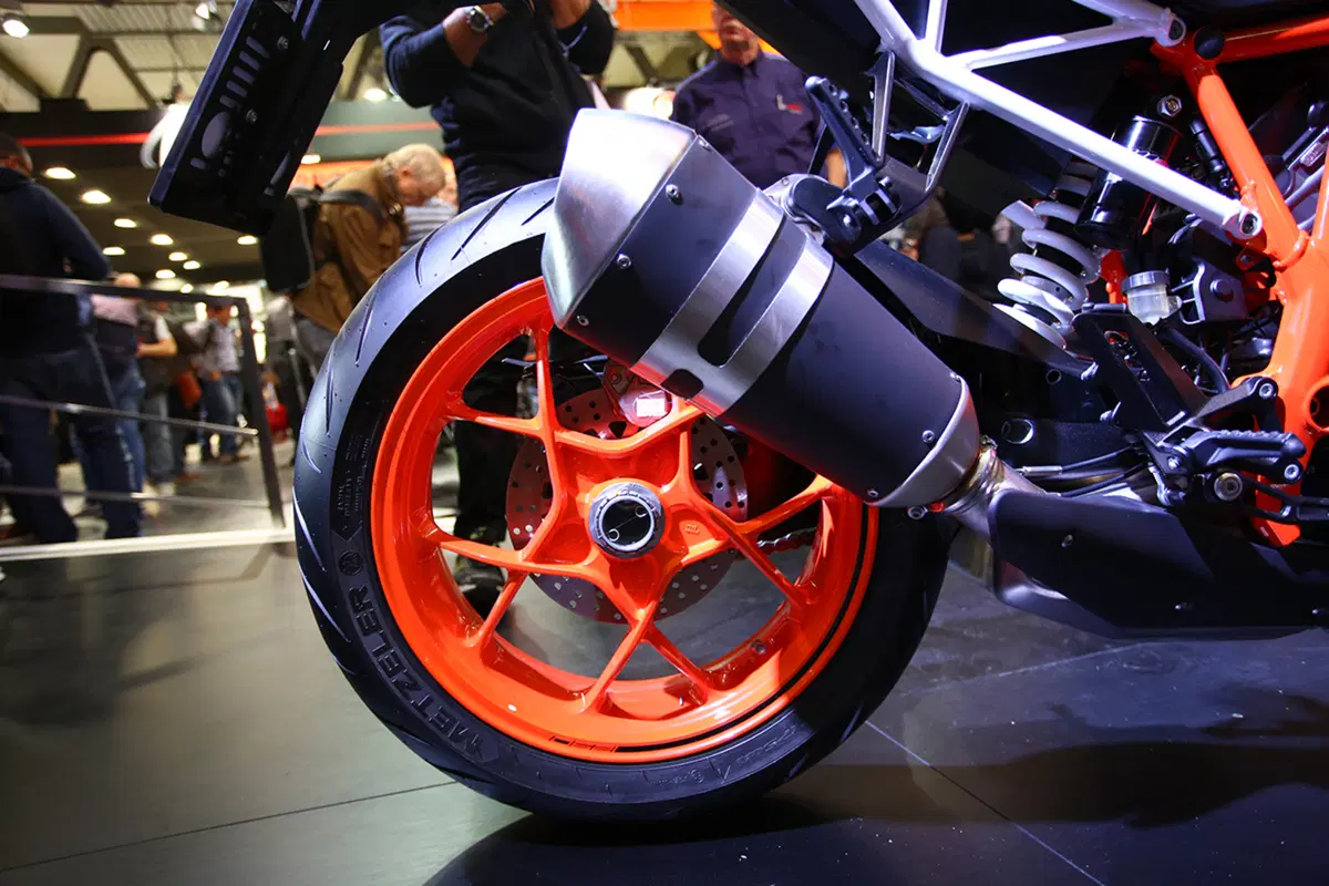 KTM Super Duke 1290 R 2017 ad EICMA 2016: foto e dati (4)