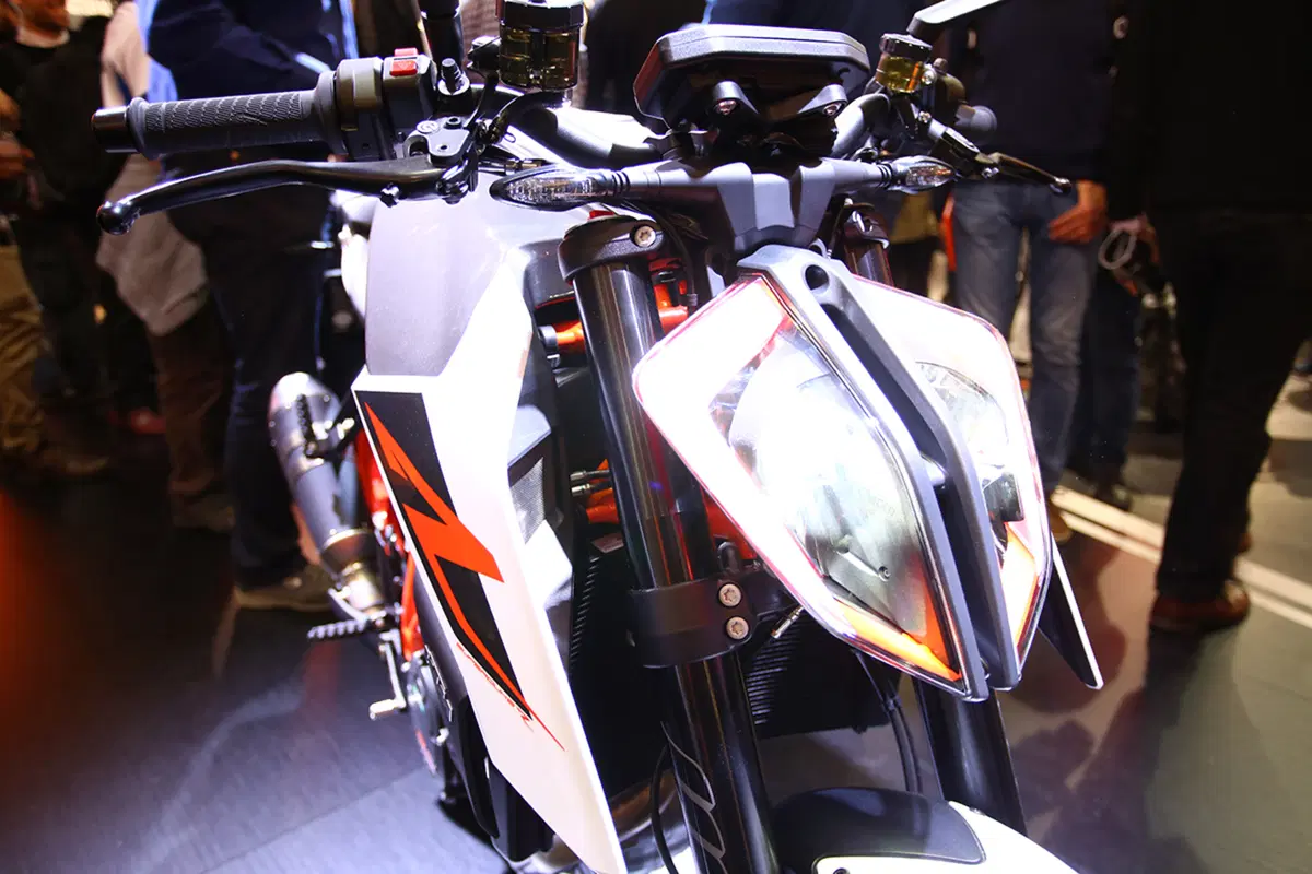 KTM Super Duke 1290 R 2017 ad EICMA 2016: foto e dati (8)