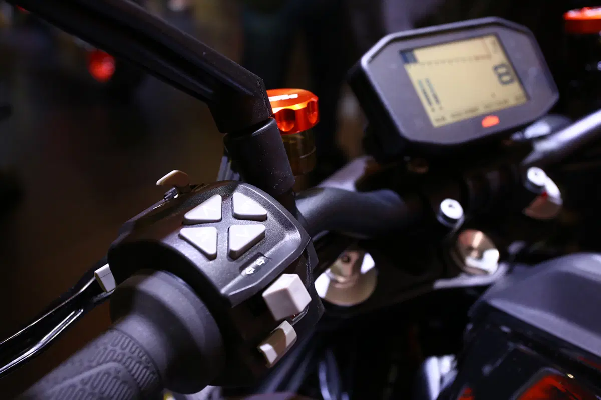 KTM Super Duke 1290 R 2017 ad EICMA 2016: foto e dati (12)