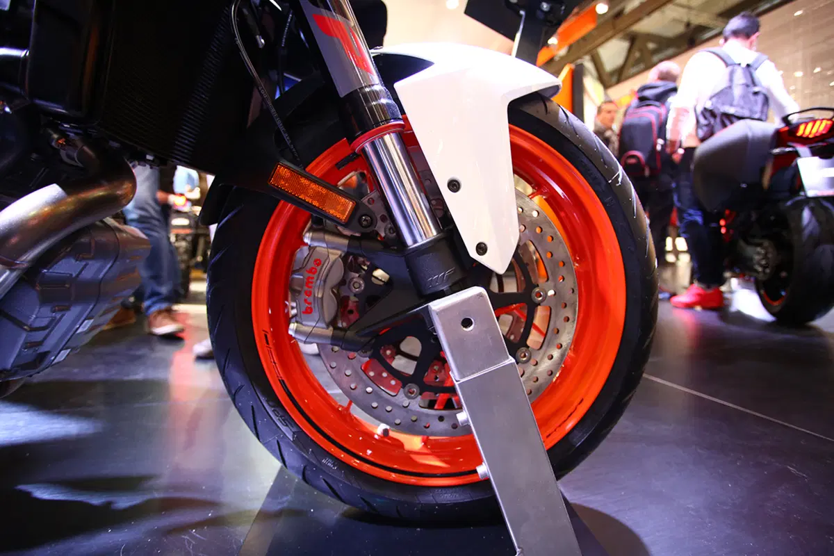 KTM Super Duke 1290 R 2017 ad EICMA 2016: foto e dati (14)