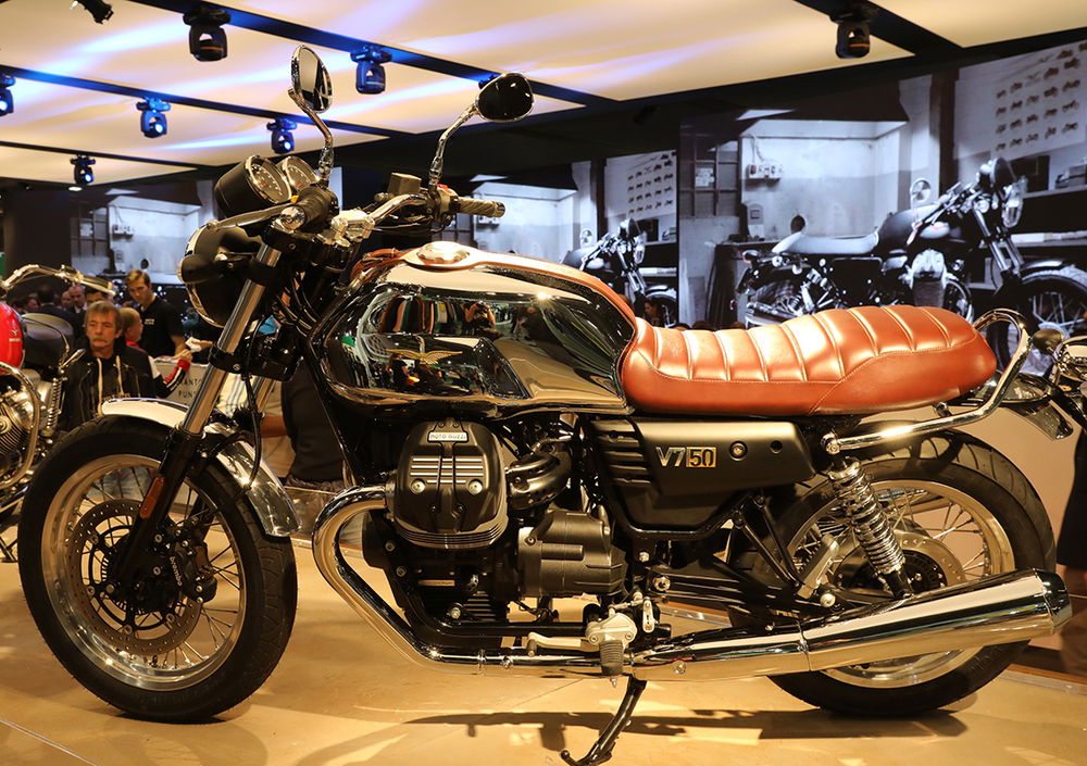 Moto Guzzi V7 III Anniversario (2017 - 18) (4)