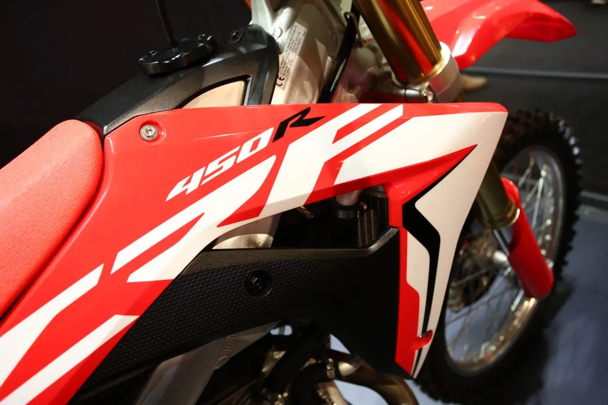 Honda CRF450R, RX e Country 2017 a EICMA 2016: foto e video (12)