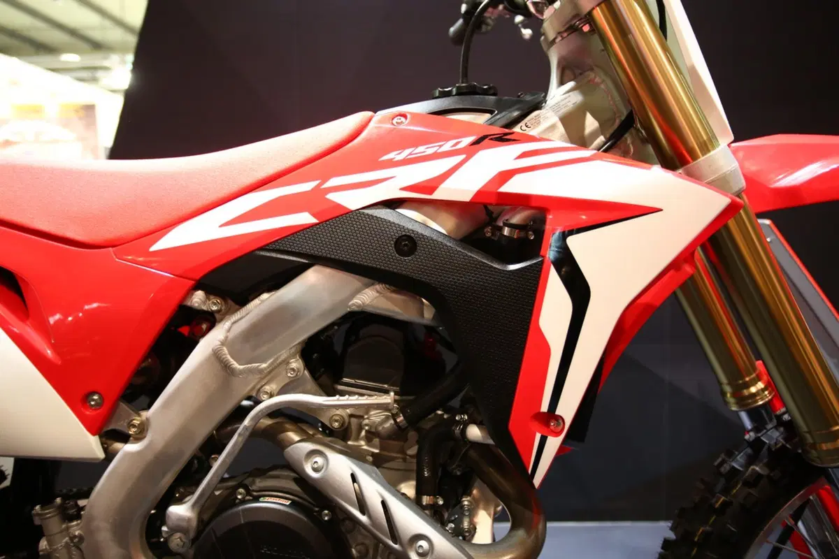 Honda CRF450R, RX e Country 2017 a EICMA 2016: foto e video (2)