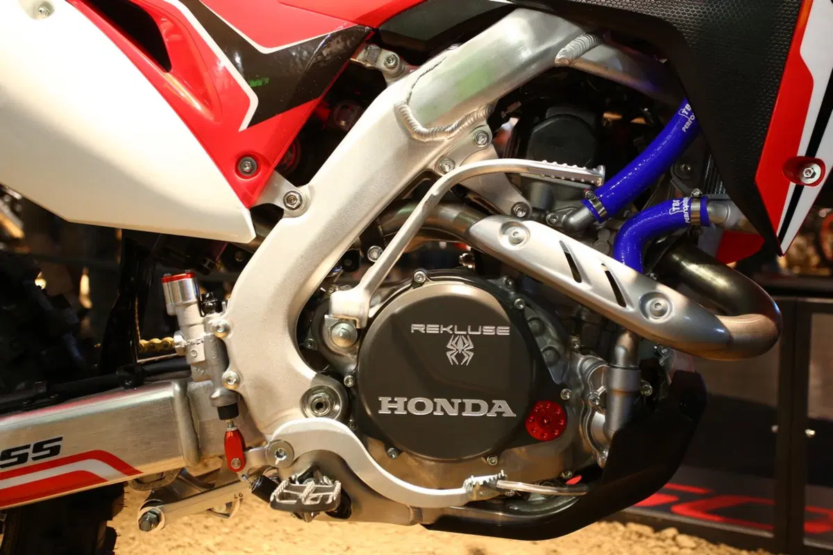 Honda CRF450R, RX e Country 2017 a EICMA 2016: foto e video (7)