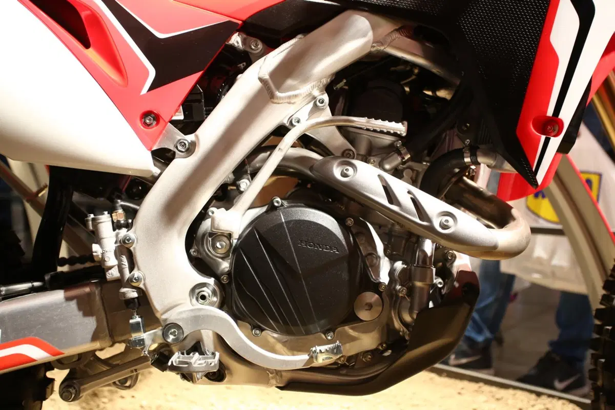 Honda CRF450R, RX e Country 2017 a EICMA 2016: foto e video (24)