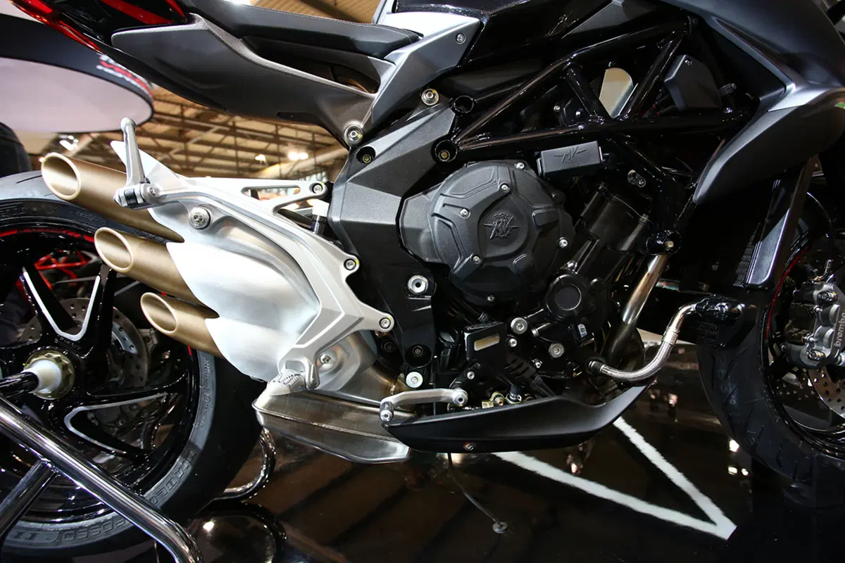 MV Agusta Brutale 800 RR ad EICMA 2016: foto, video e dati (14)