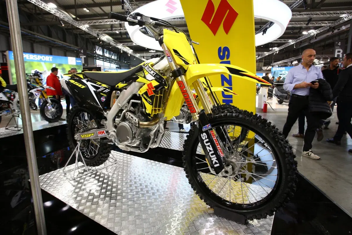 Valenti Racing RME50 e Suzuki RM-Z Special 2017 a Eicma (2)