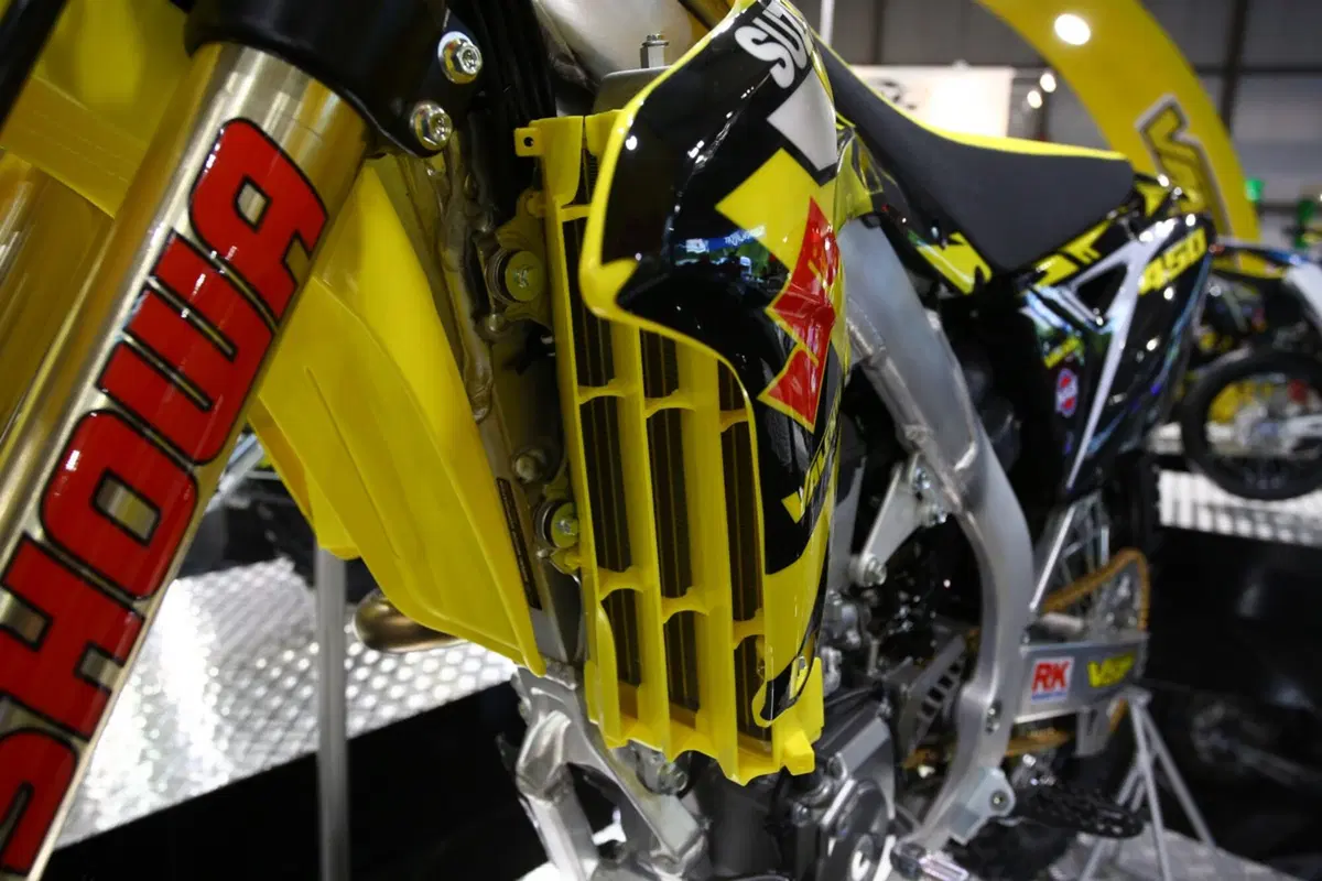 Valenti Racing RME50 e Suzuki RM-Z Special 2017 a Eicma (4)