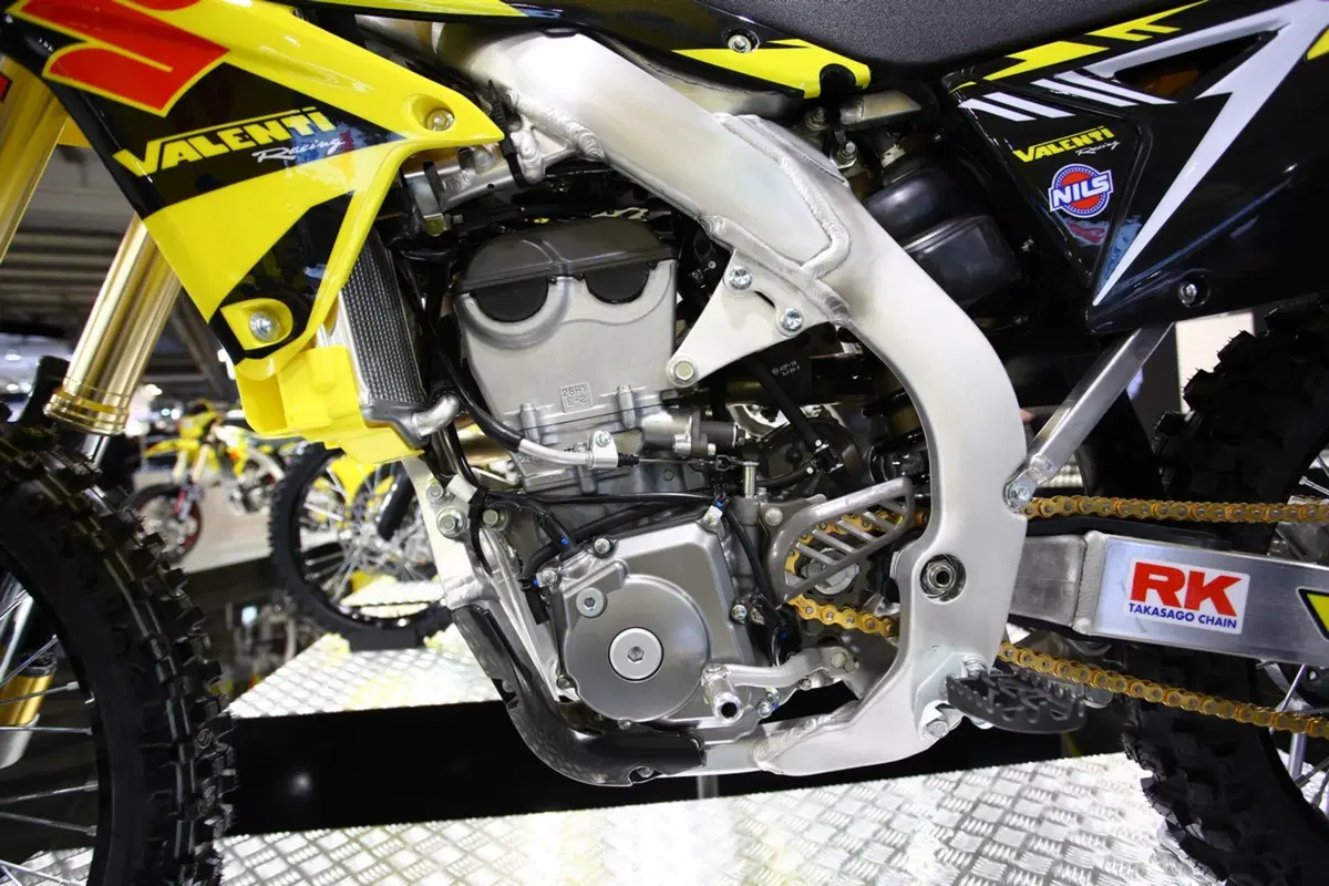 Valenti Racing RME50 e Suzuki RM-Z Special 2017 a Eicma (6)
