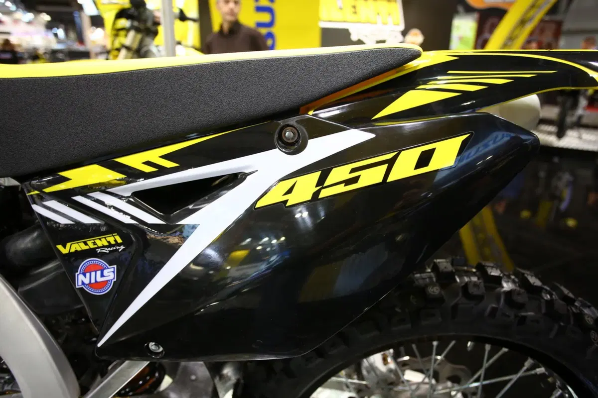 Valenti Racing RME50 e Suzuki RM-Z Special 2017 a Eicma (9)