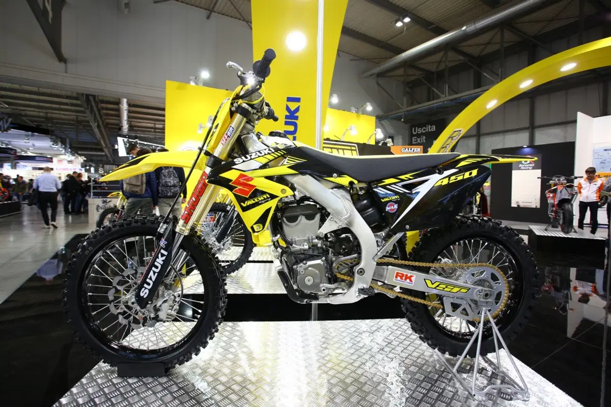 Valenti Racing RME50 e Suzuki RM-Z Special 2017 a Eicma (10)