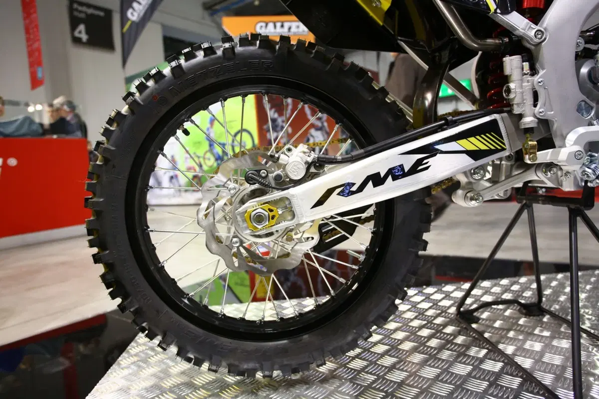 Valenti Racing RME50 e Suzuki RM-Z Special 2017 a Eicma (13)