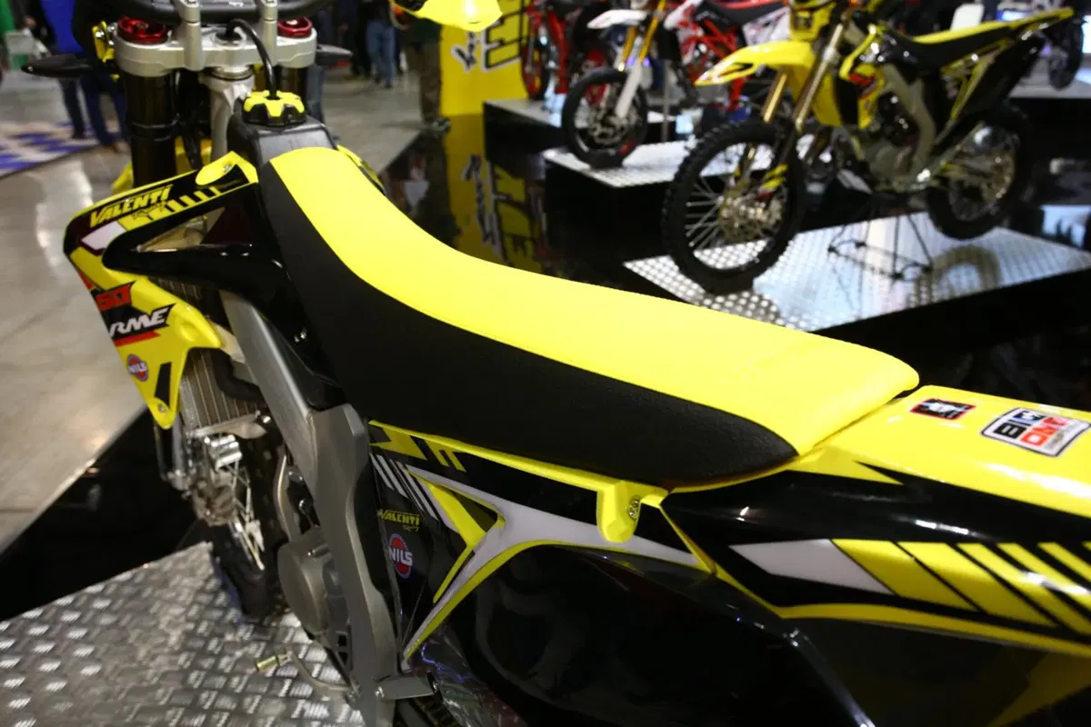 Valenti Racing RME50 e Suzuki RM-Z Special 2017 a Eicma (12)