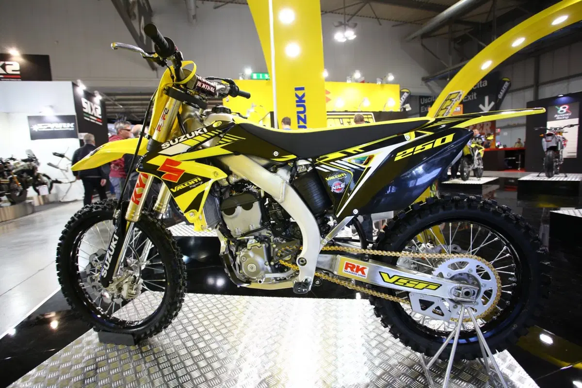Valenti Racing RME50 e Suzuki RM-Z Special 2017 a Eicma (19)
