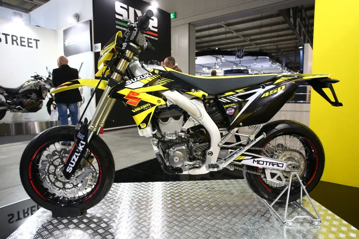 Valenti Racing RME50 e Suzuki RM-Z Special 2017 a Eicma (24)