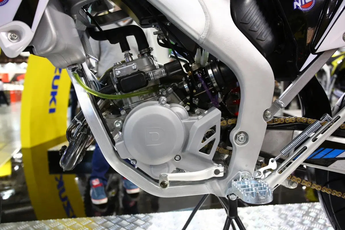 Valenti Racing RME50 e Suzuki RM-Z Special 2017 a Eicma (25)
