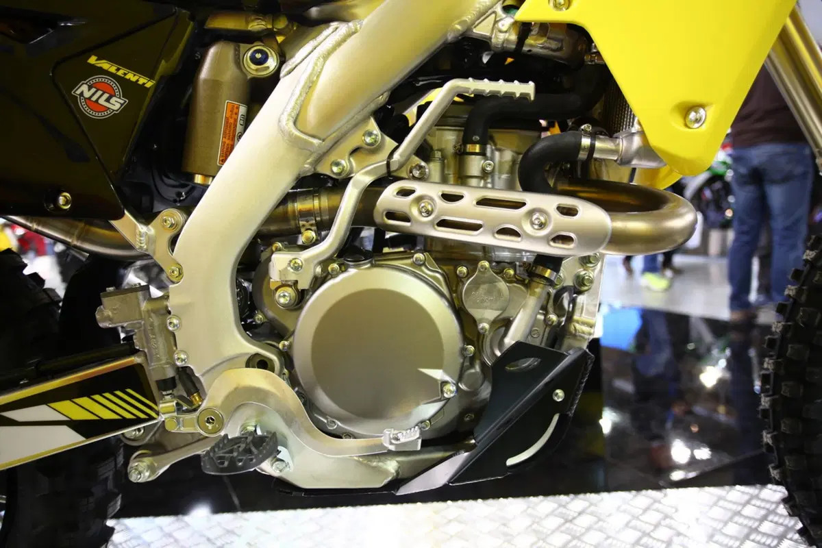 Valenti Racing RME50 e Suzuki RM-Z Special 2017 a Eicma (26)