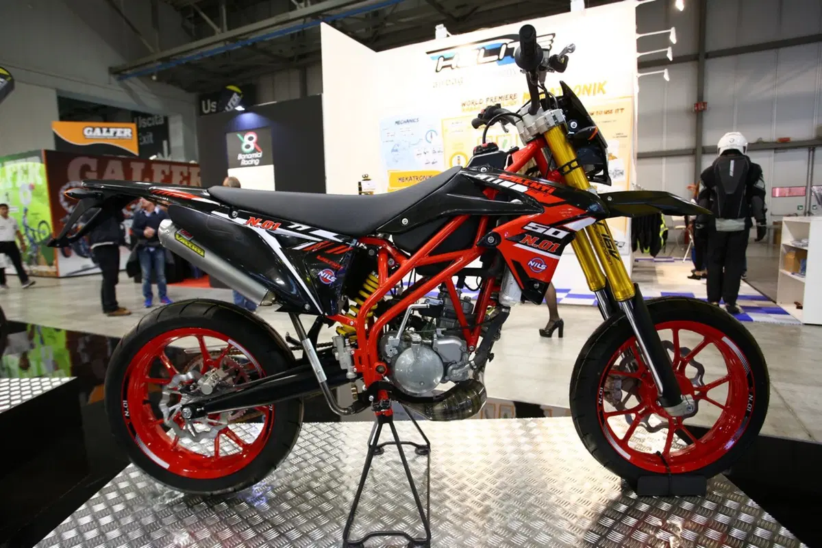 Valenti Racing RME50 e Suzuki RM-Z Special 2017 a Eicma (29)