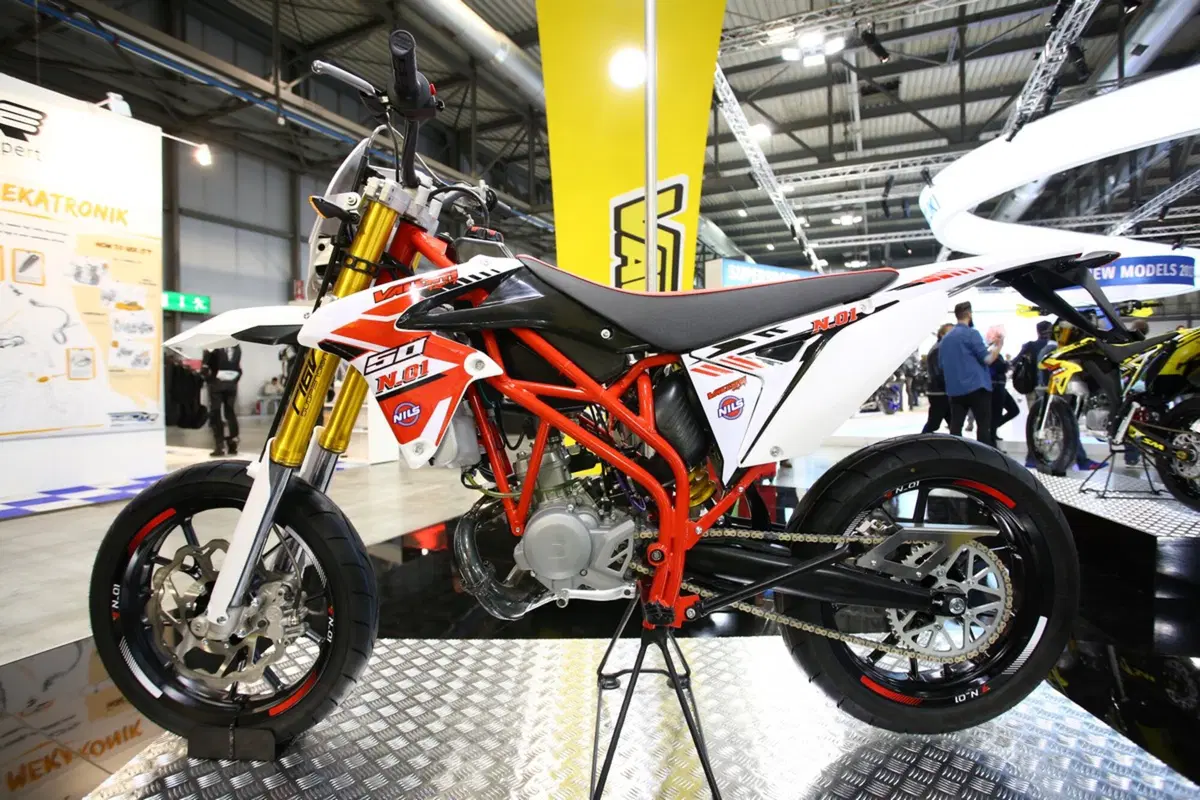 Valenti Racing RME50 e Suzuki RM-Z Special 2017 a Eicma (31)