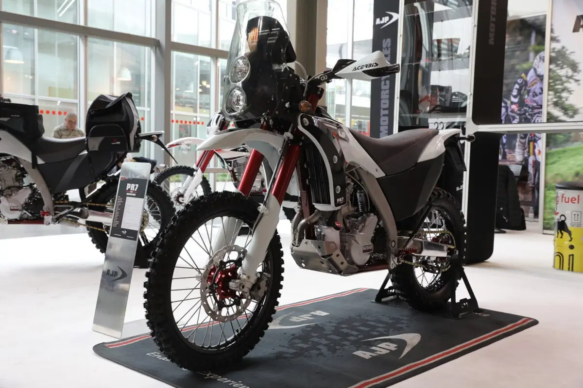 AJP PR7 650 Adventure a Eicma 2016: foto e dati
