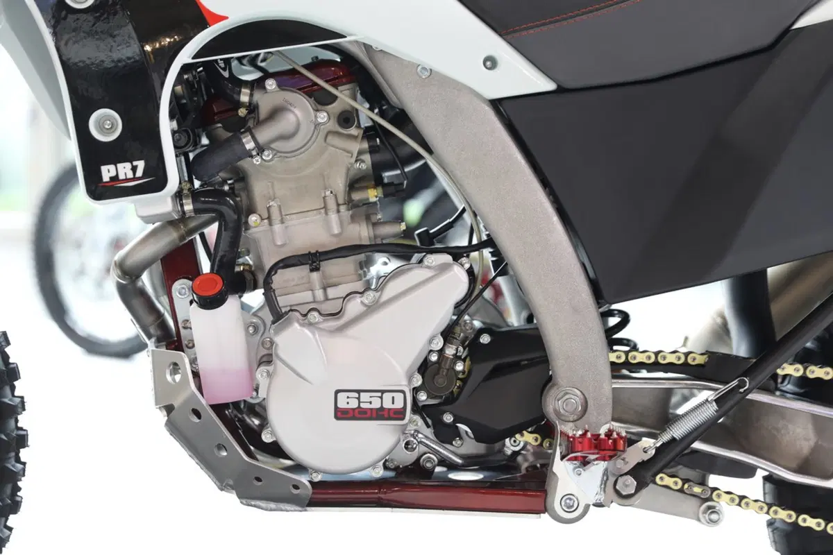 AJP PR7 650 Adventure a Eicma 2016: foto e dati (2)