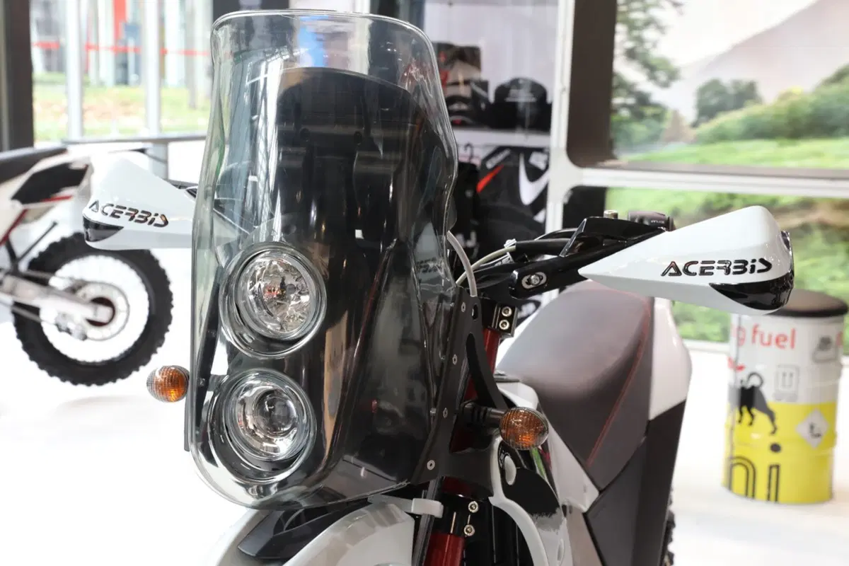 AJP PR7 650 Adventure a Eicma 2016: foto e dati (8)