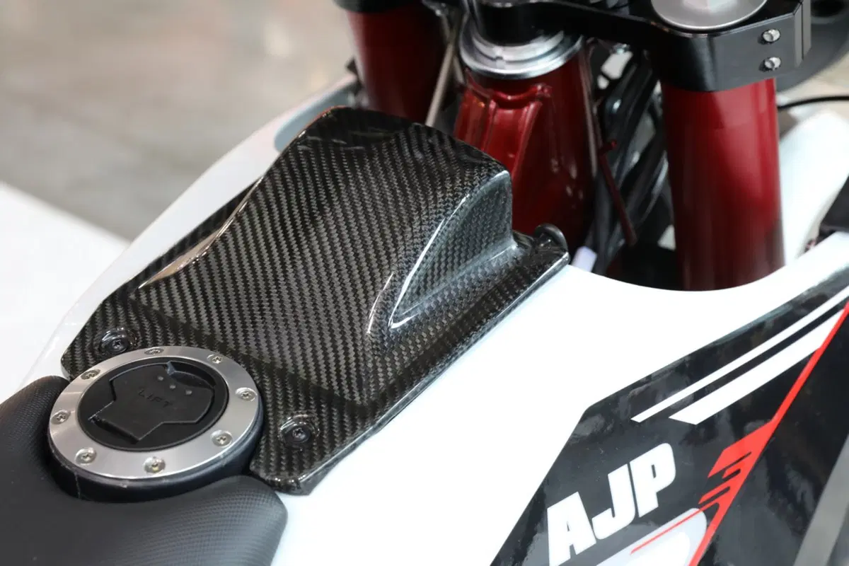 AJP PR7 650 Adventure a Eicma 2016: foto e dati (9)