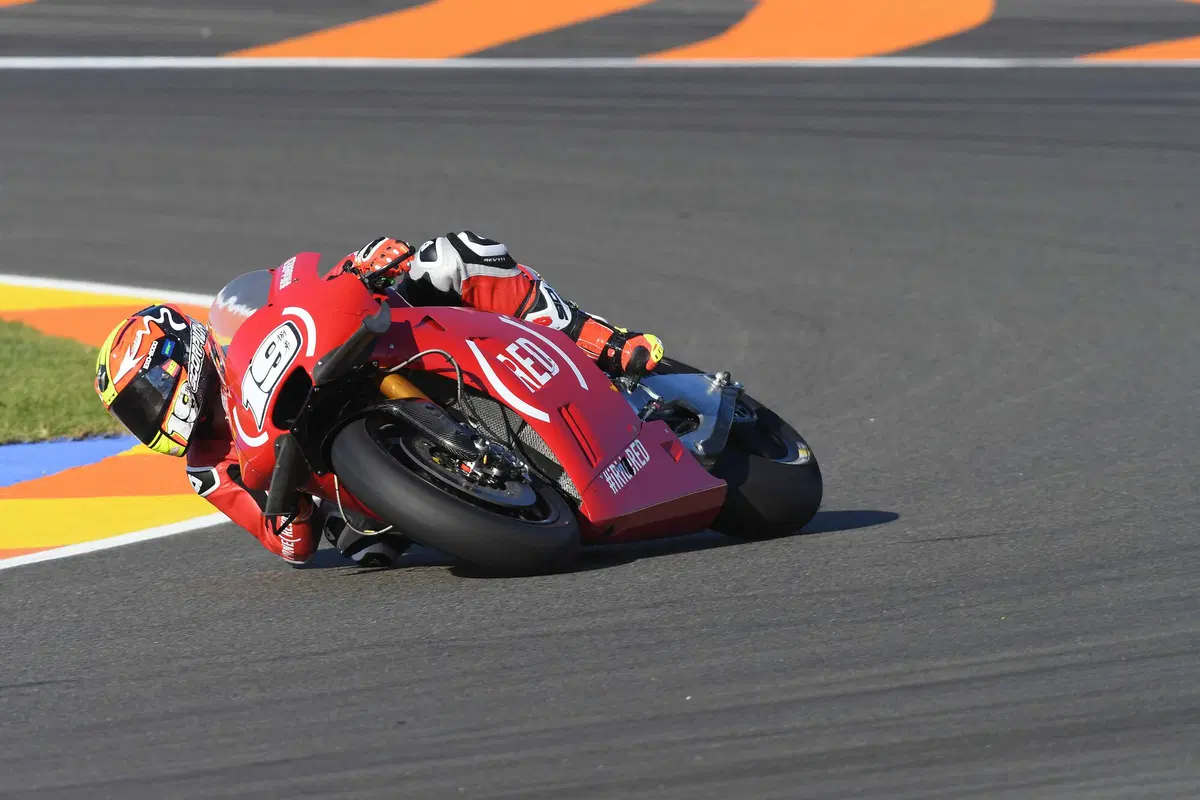 MotoGP. Livrea rosso (RED) per le Aprilia a Valencia (6)
