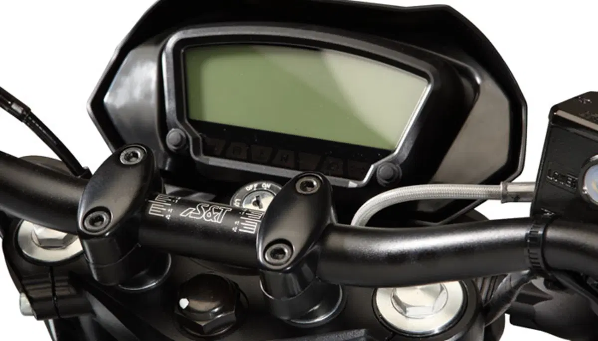 Hyosung GD 250 R GD 250 R (2017 - 18) (6)