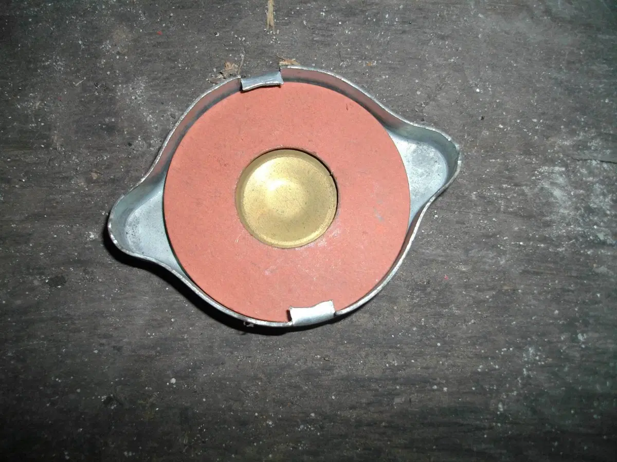 Tappo olio nuovo d'epoca N.C.