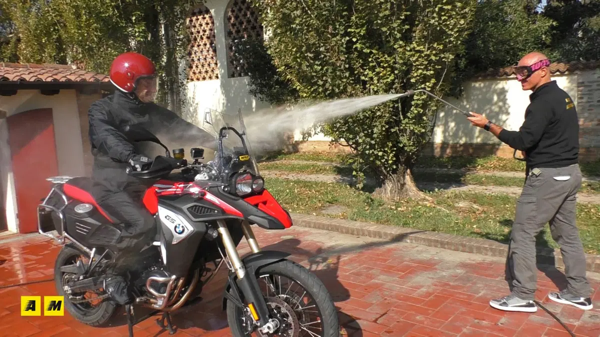 Tucano Urbano: test set antipioggia a sorpresa! (11)