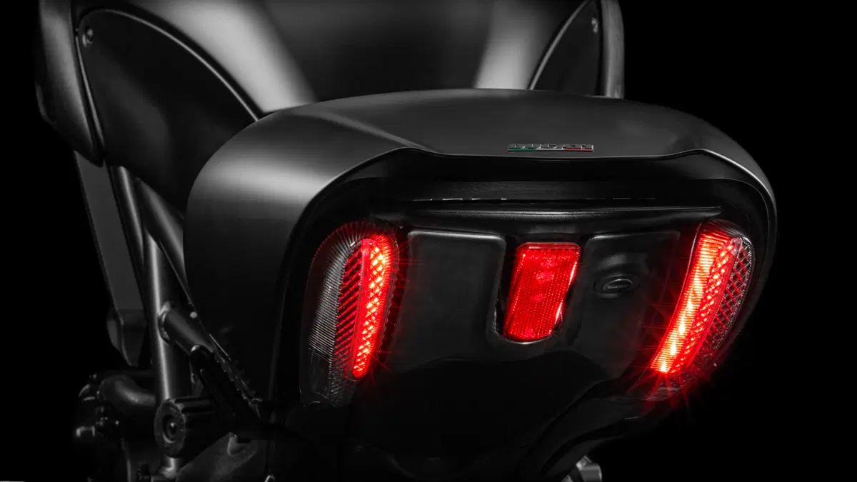 Ducati Diavel 1200 Diavel 1200 (2017 - 18) (7)