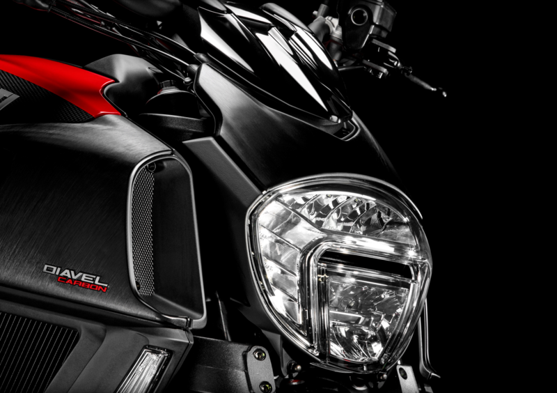 Ducati Diavel 1200 Diavel 1200 Carbon (2017 - 18) (2)