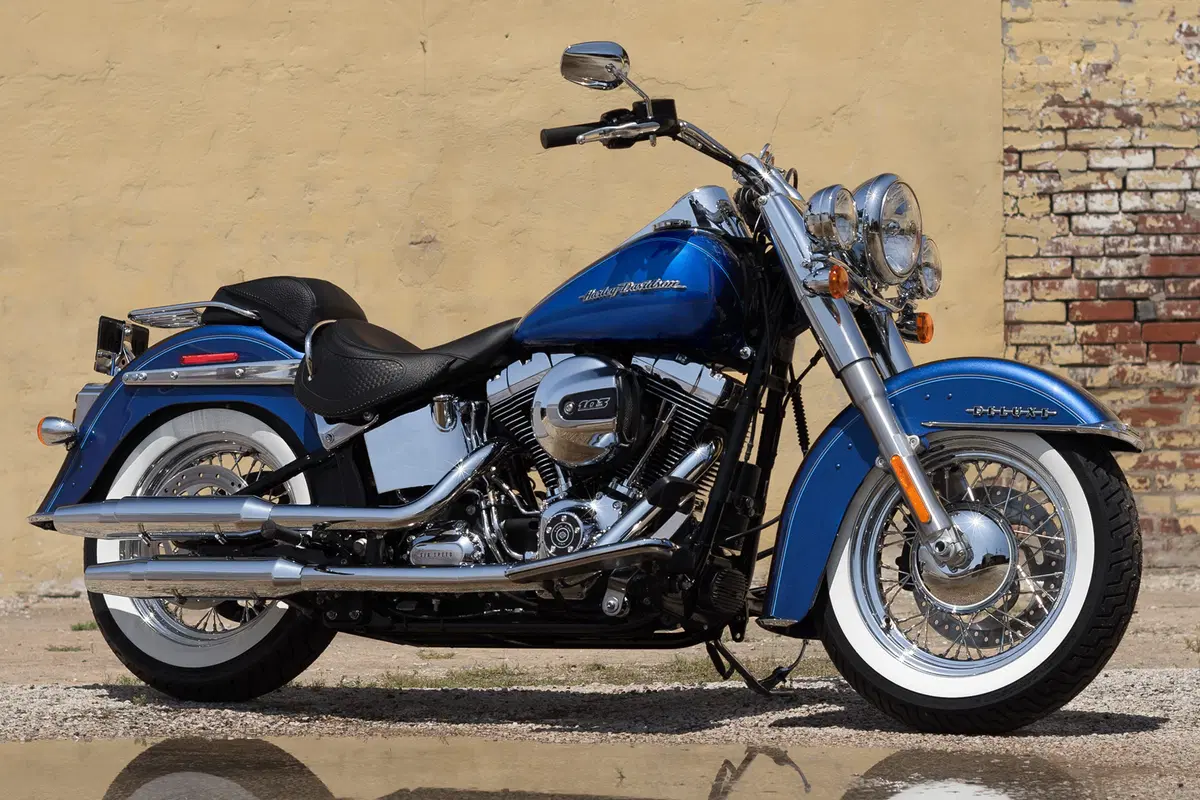 Harley-Davidson Softail 1690 Deluxe (2016 - 17) - FLSTN (2)