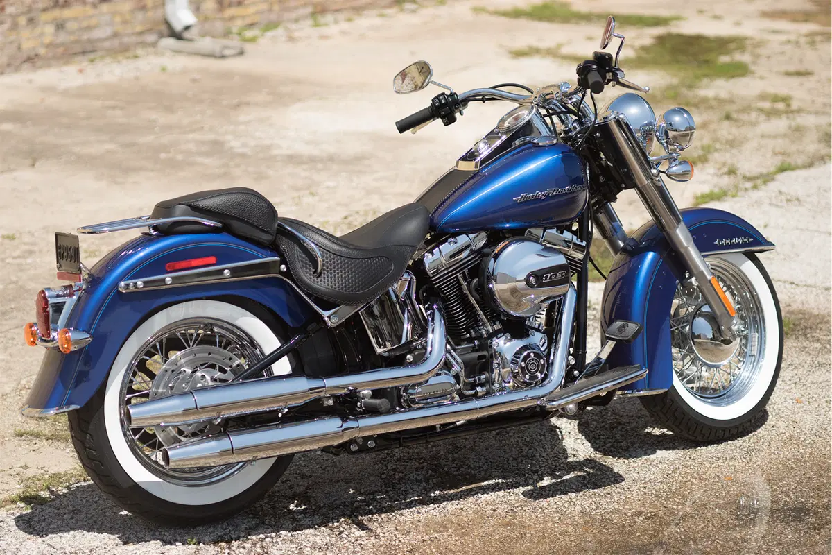 Harley-Davidson 1690 Deluxe (2016 - 17) - FLSTN