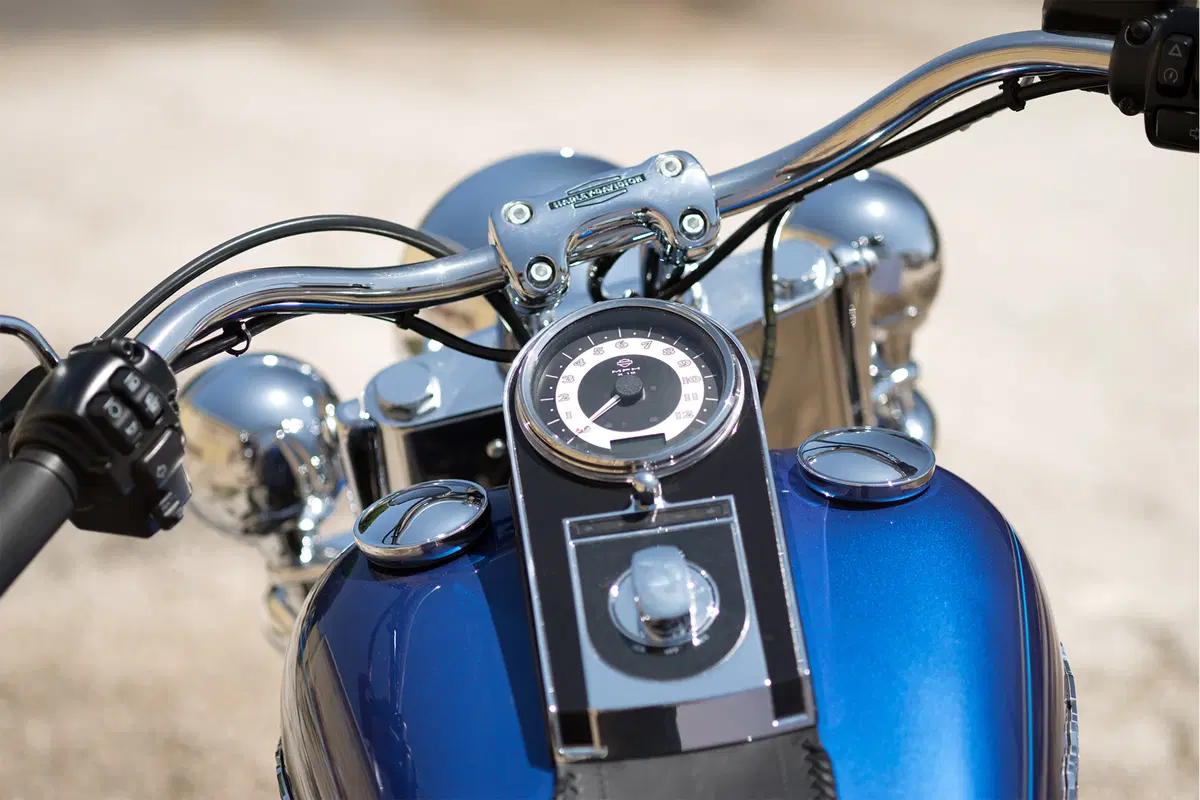 Harley-Davidson Softail 1690 Deluxe (2016 - 17) - FLSTN (4)
