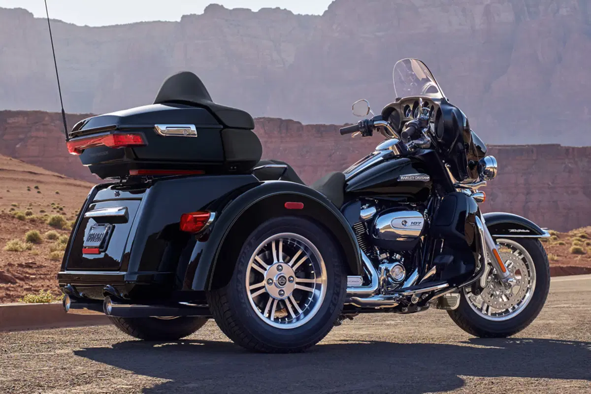 Harley-Davidson Trike 107 Tri Glide Ultra (2017 - 18) - FLHTCUTG (2)