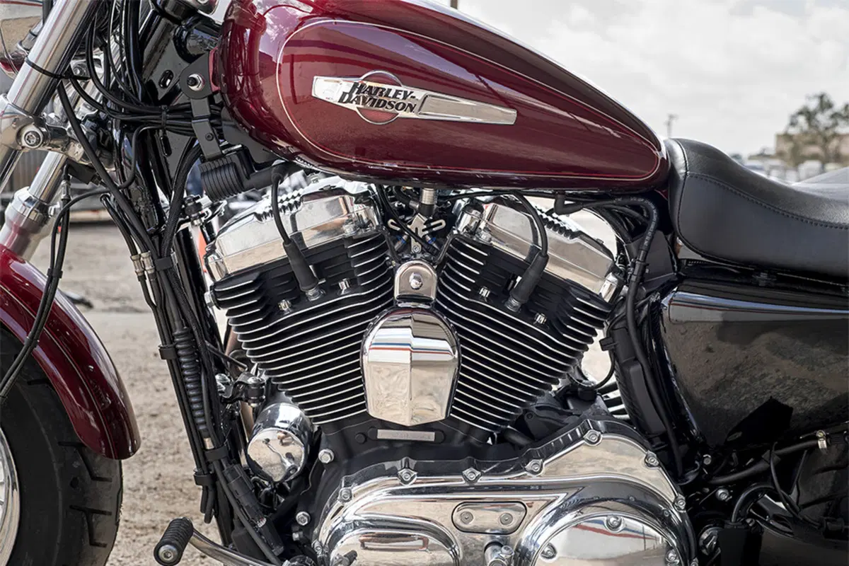 Harley-Davidson Sportster 1200 Custom (2017) - XL 1200C (3)