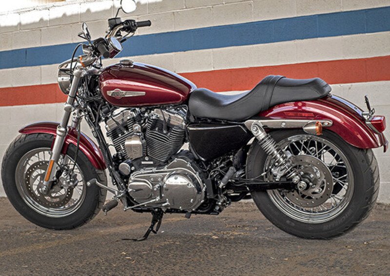 Harley-Davidson Sportster 1200 Custom (2017) - XL 1200C