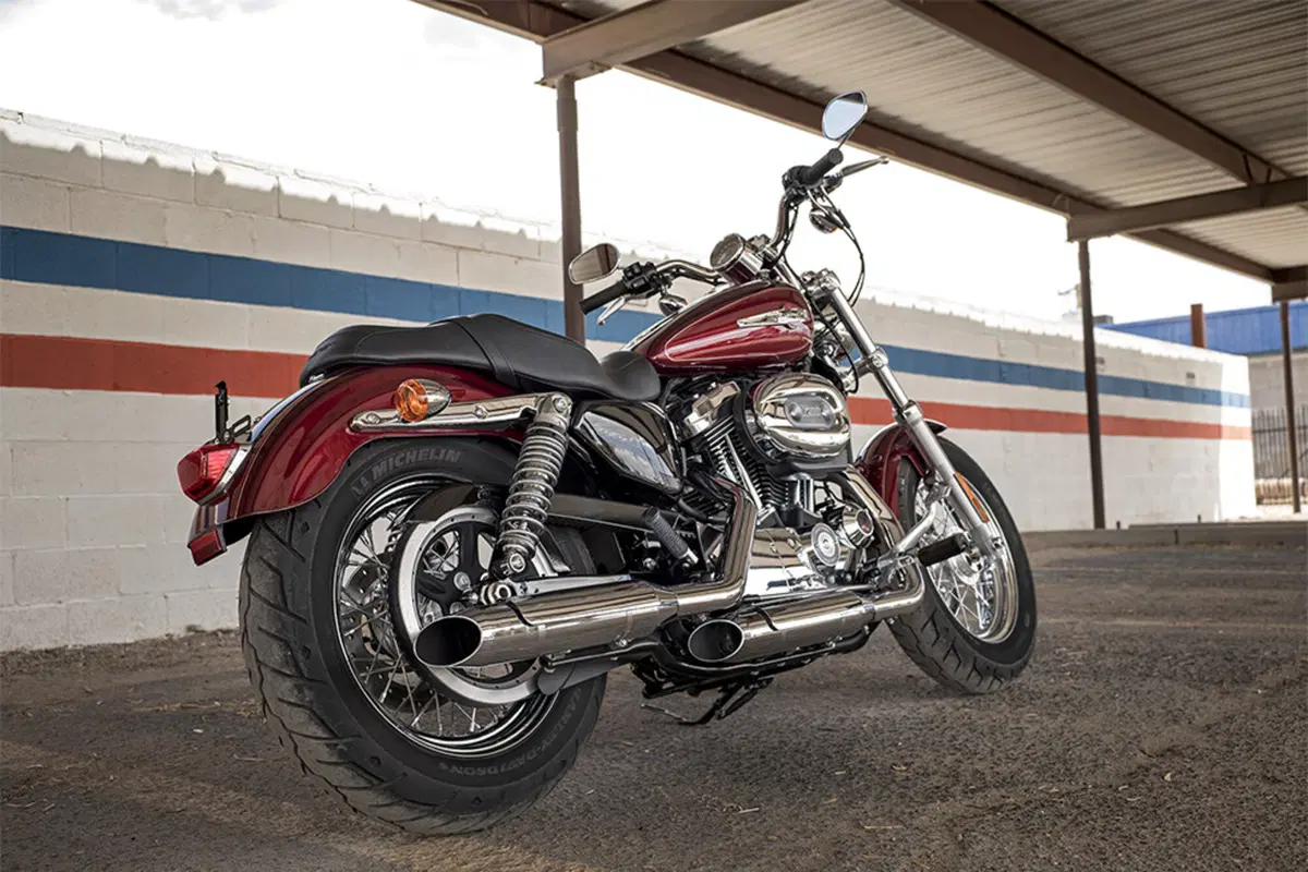 Harley-Davidson Sportster 1200 Custom (2017) - XL 1200C (5)