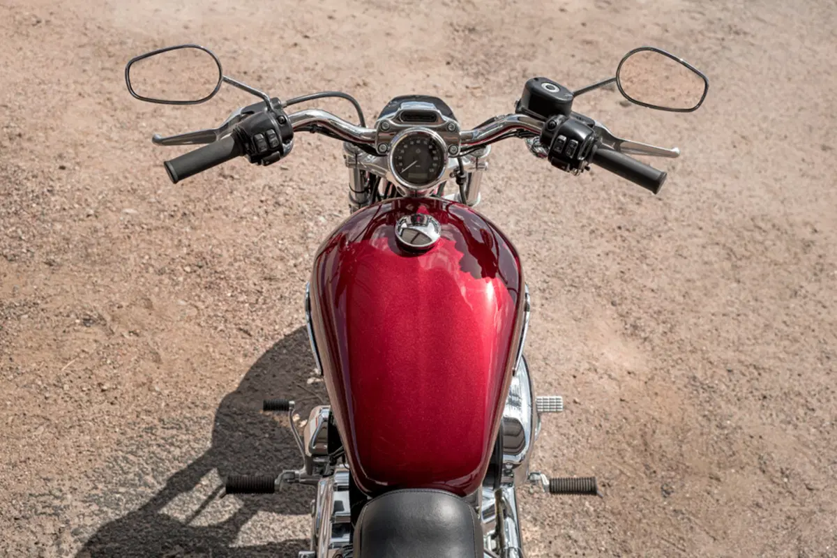 Harley-Davidson Sportster 1200 Custom (2017) - XL 1200C (8)