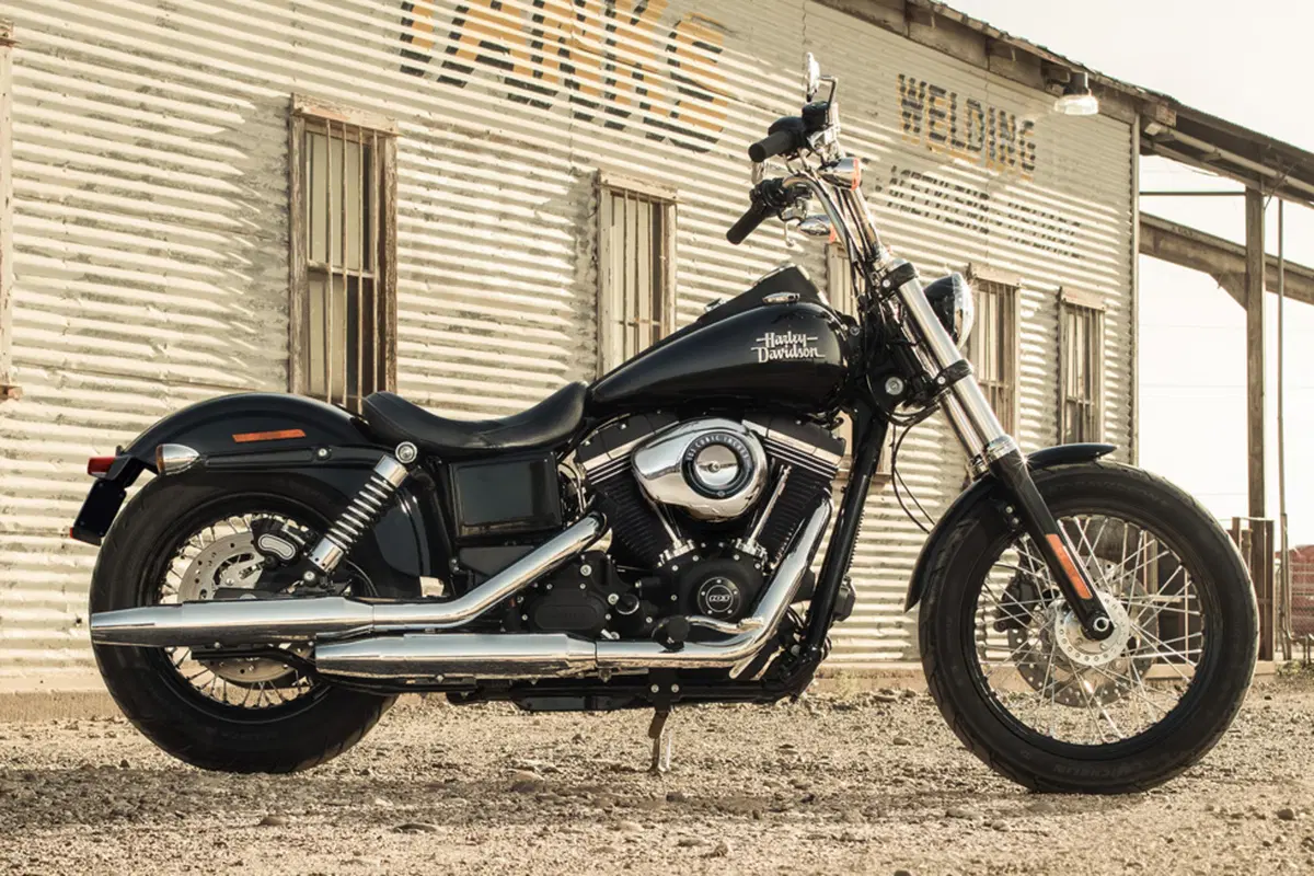 Harley-Davidson 1690 Street Bob (2017) - FXDB