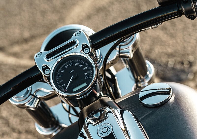 Harley-Davidson Softail 1690 Breakout (2013 - 17) - FXSB (18)