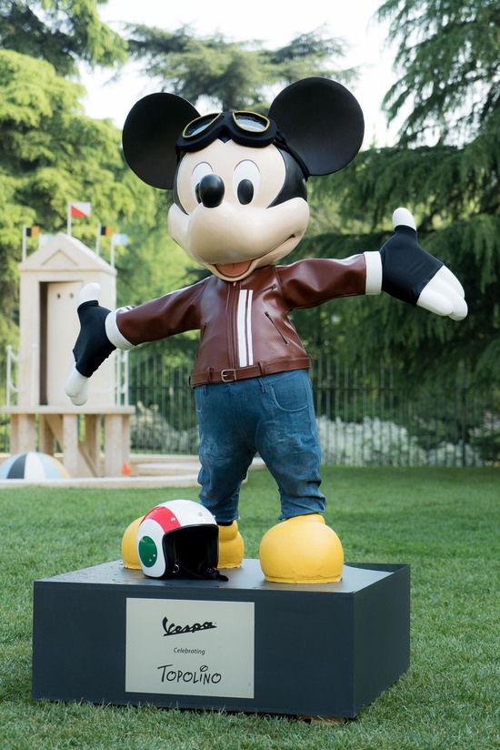 Le statue di Topolino all'asta per ABIO